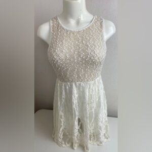 Lily White Size XS Sleeveless Lace Ivory Cream Tunic Blouse with gold detailing